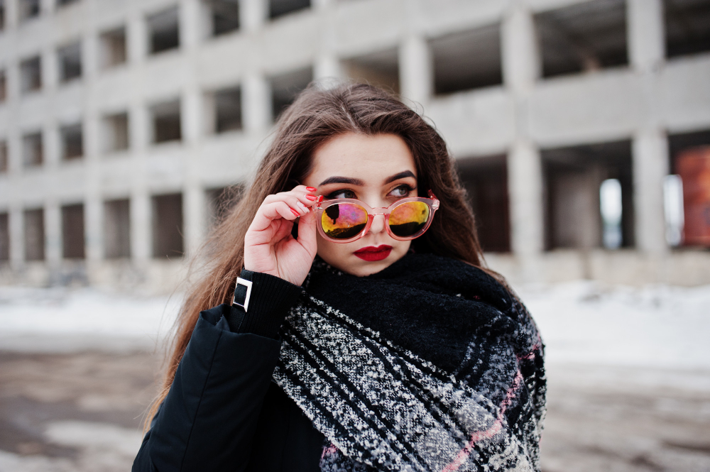 5 motive esențiale pentru a purta ochelari de soare iarna